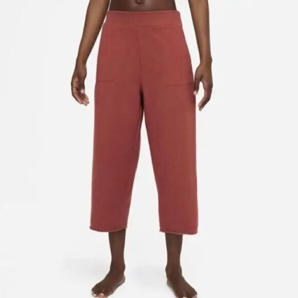 Nike Pants - NIke Yoga Luxe Women's Cropped Fleece Pants